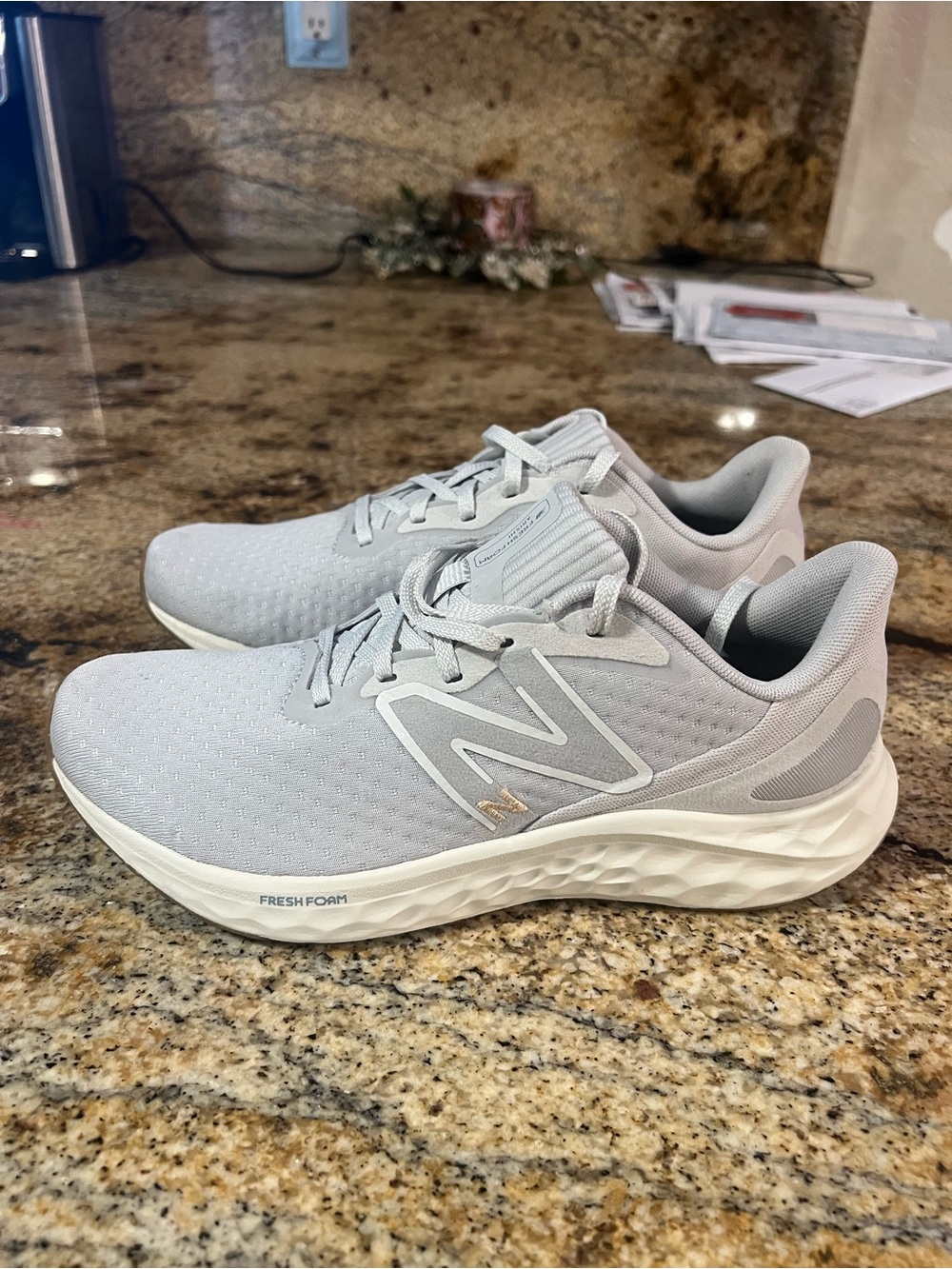 New Balance Women's Size 9.5 /Men’s Size 8 Light Gray Fresh Foam Athletic